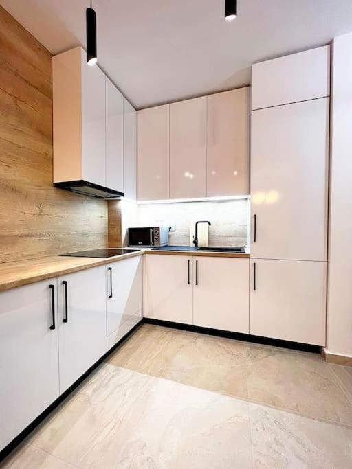 Apartament Five