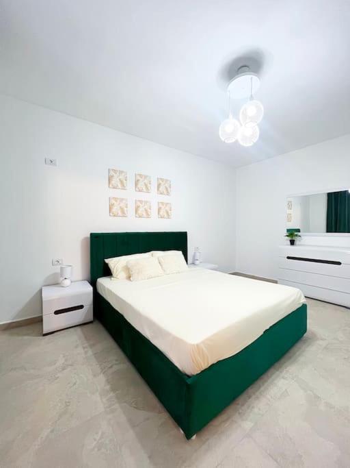 Apartament Five *