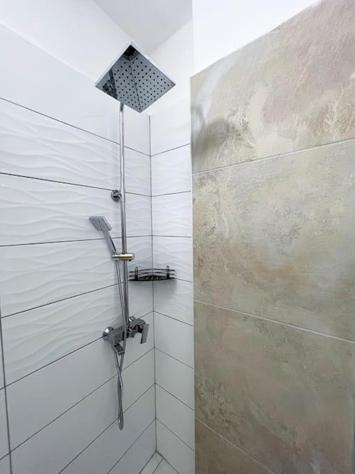 Apartament Five