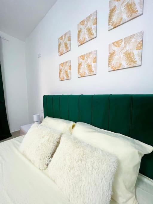 Apartament Five